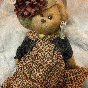 Caroline Bearington bear collectible